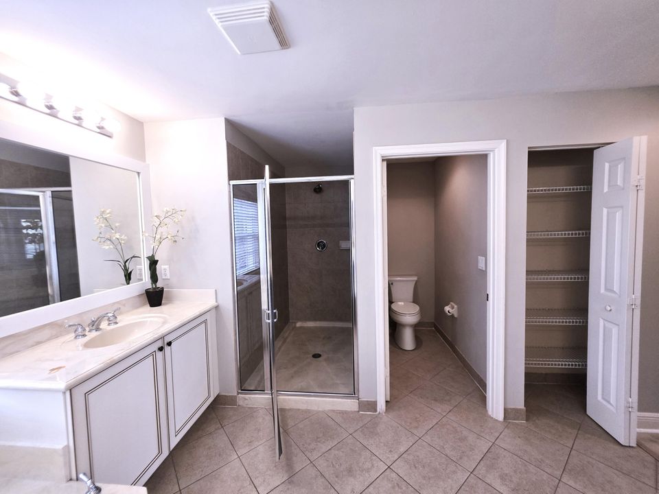 For Rent: $3,000 (4 beds, 2 baths, 2238 Square Feet)