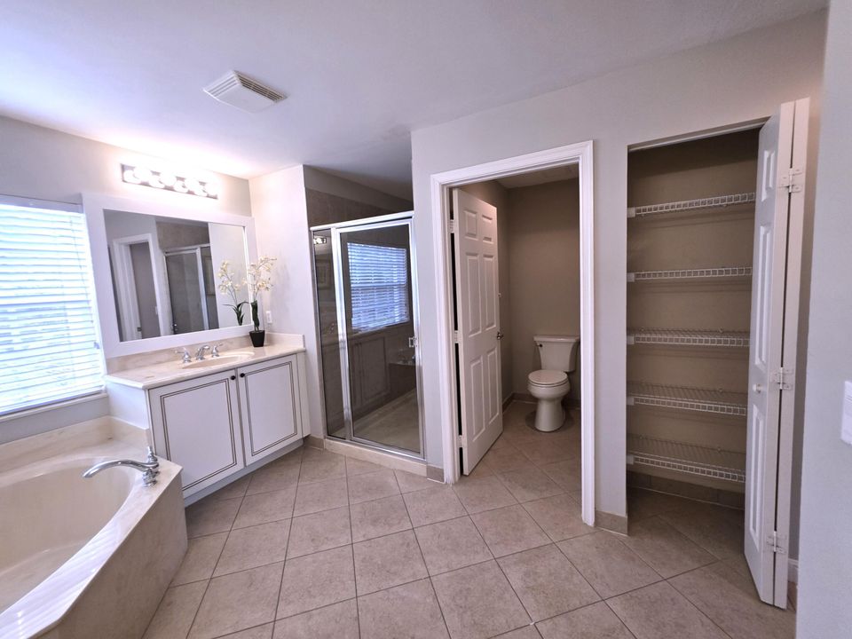 For Rent: $3,000 (4 beds, 2 baths, 2238 Square Feet)