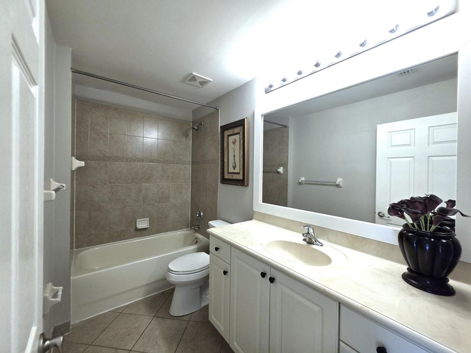 For Rent: $3,000 (4 beds, 2 baths, 2238 Square Feet)