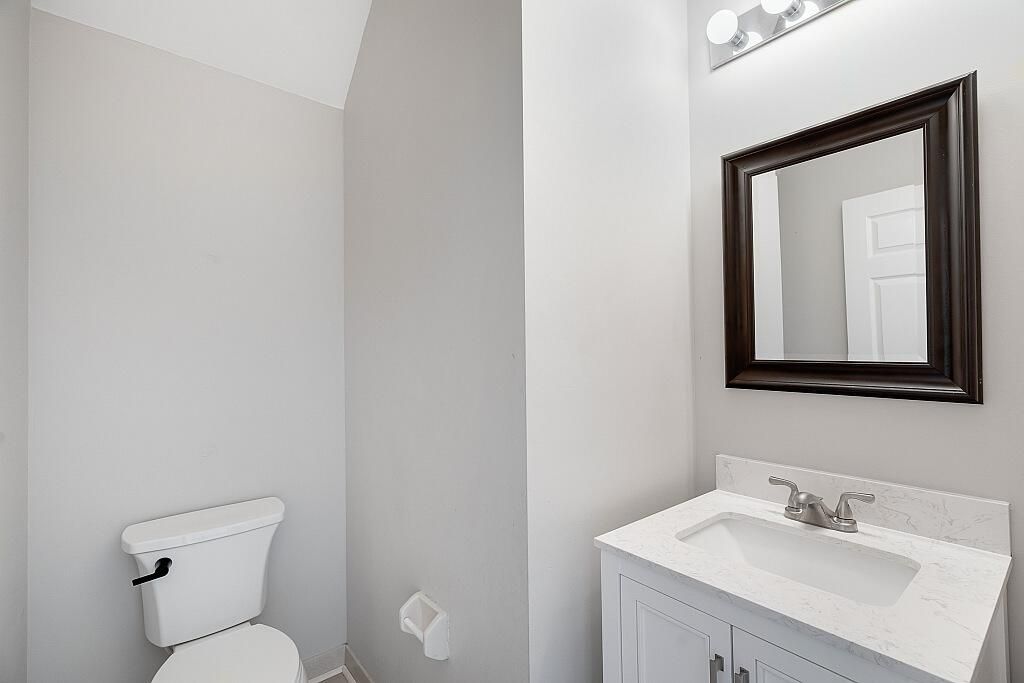 For Rent: $3,000 (4 beds, 2 baths, 2238 Square Feet)