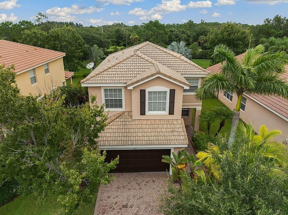 For Rent: $3,000 (4 beds, 2 baths, 2238 Square Feet)