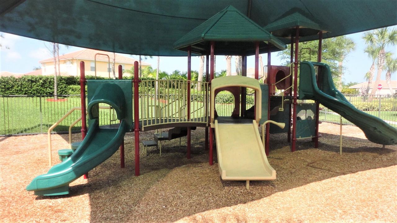 For Rent: $3,000 (4 beds, 2 baths, 2238 Square Feet)