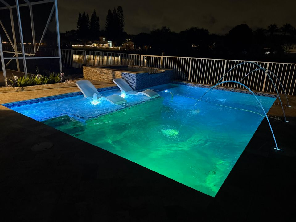 合同活跃: $675,000 (4 贝兹, 2 浴室, 2558 平方英尺)