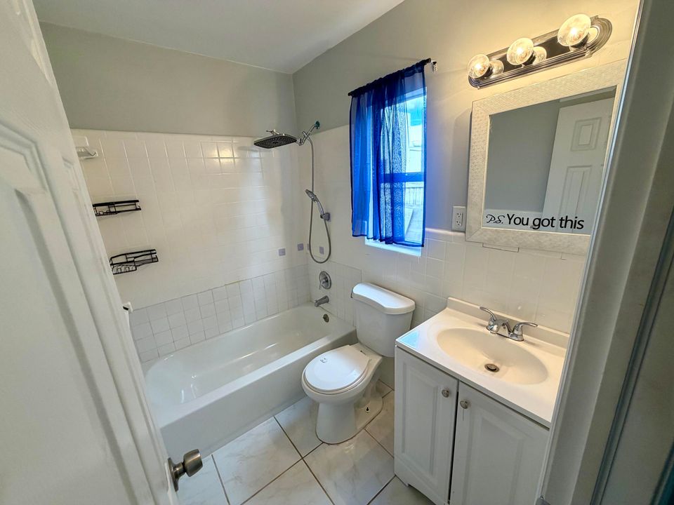 出租: $1,850 (2 贝兹, 2 浴室, 1429 平方英尺)