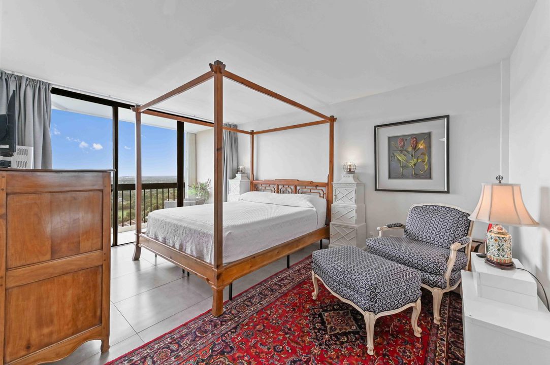 For Sale: $350,000 (2 beds, 2 baths, 1294 Square Feet)