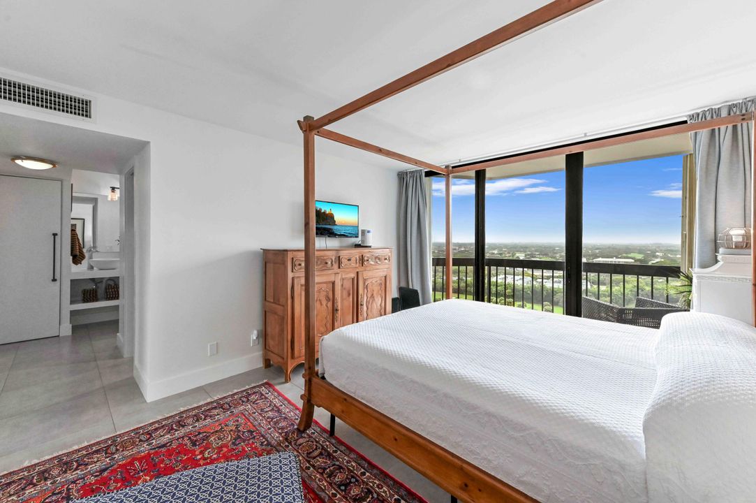 For Sale: $350,000 (2 beds, 2 baths, 1294 Square Feet)