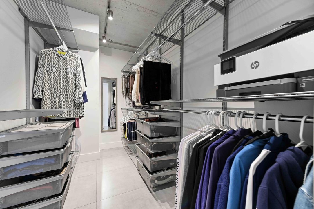 For Sale: $350,000 (2 beds, 2 baths, 1294 Square Feet)