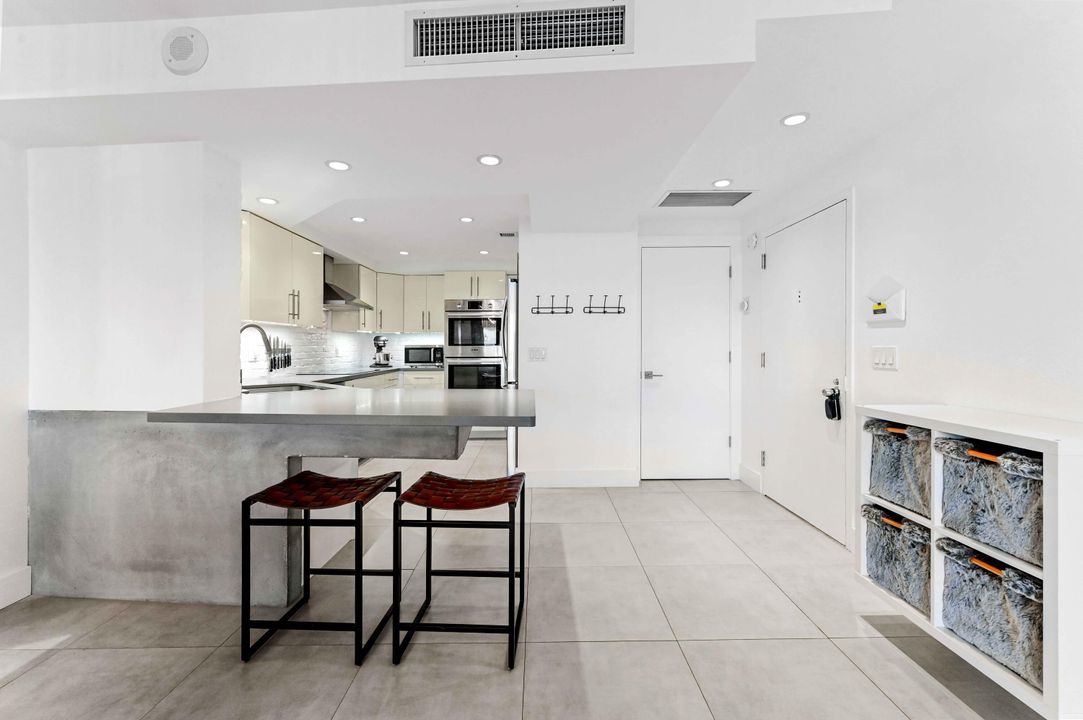 For Sale: $350,000 (2 beds, 2 baths, 1294 Square Feet)