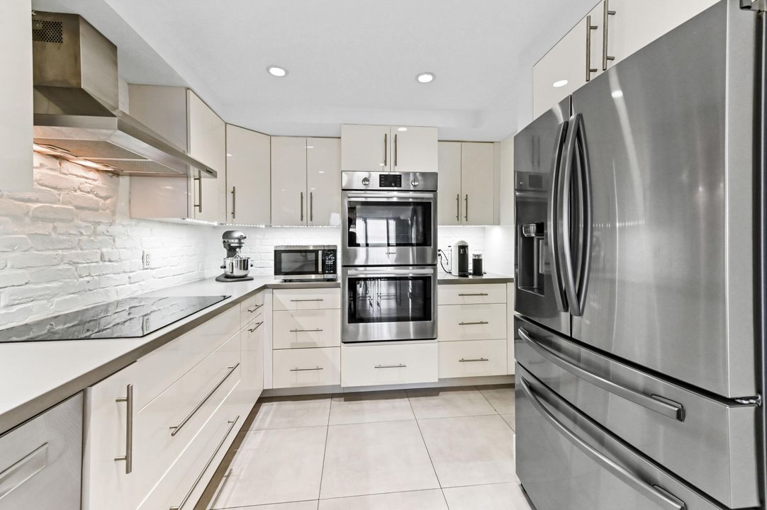 For Sale: $350,000 (2 beds, 2 baths, 1294 Square Feet)