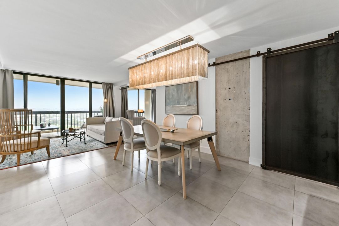 For Sale: $350,000 (2 beds, 2 baths, 1294 Square Feet)