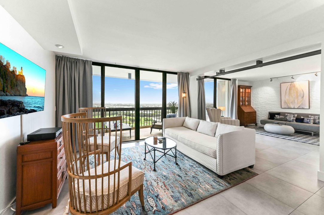 For Sale: $350,000 (2 beds, 2 baths, 1294 Square Feet)