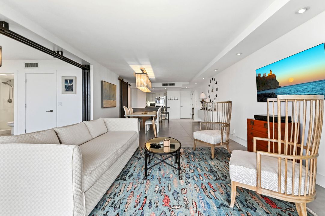 For Sale: $350,000 (2 beds, 2 baths, 1294 Square Feet)