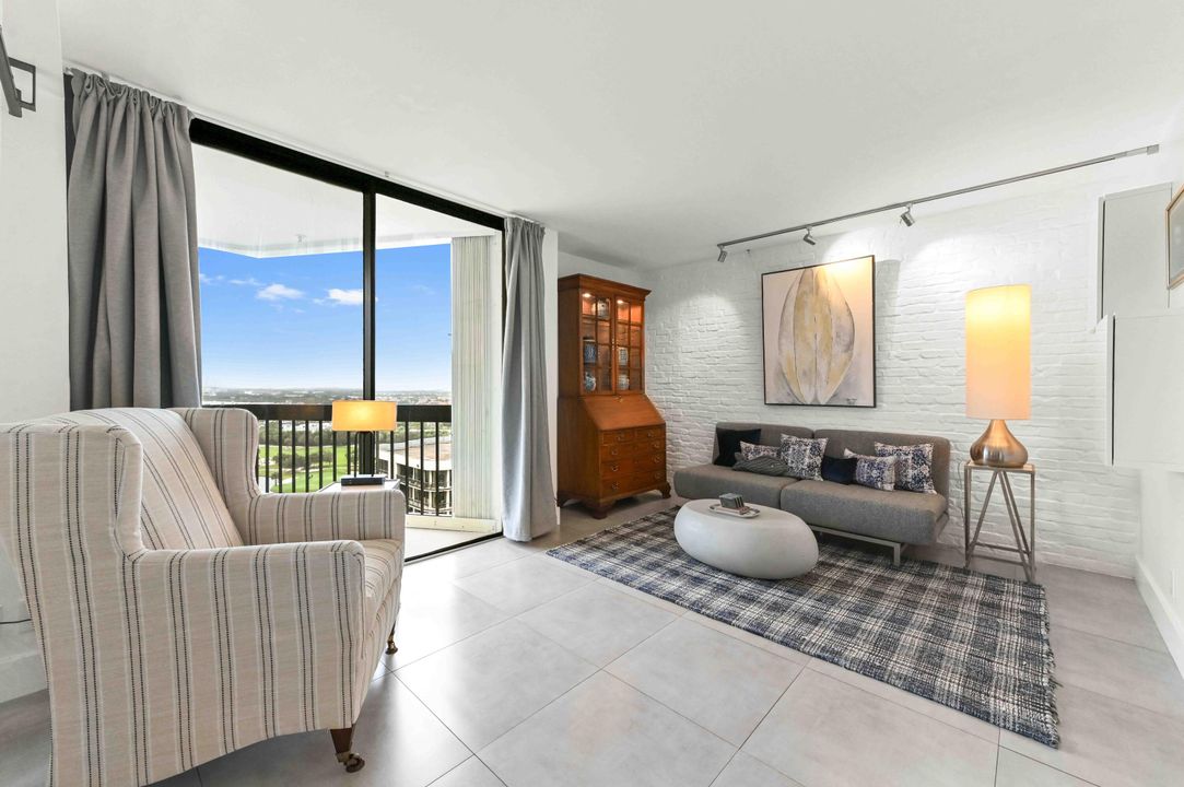 For Sale: $350,000 (2 beds, 2 baths, 1294 Square Feet)