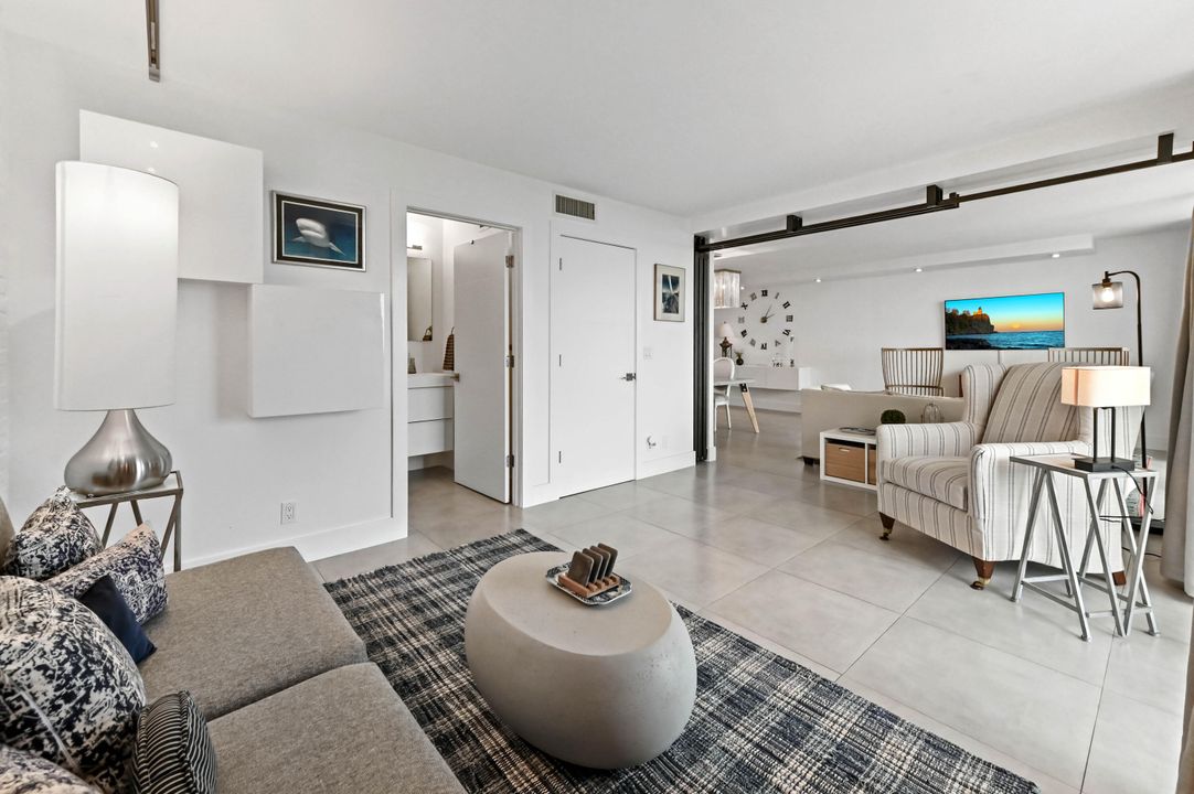 For Sale: $350,000 (2 beds, 2 baths, 1294 Square Feet)