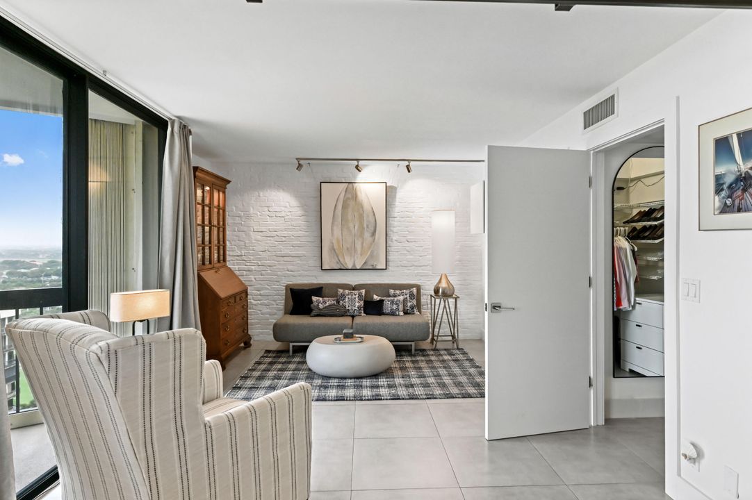 For Sale: $350,000 (2 beds, 2 baths, 1294 Square Feet)