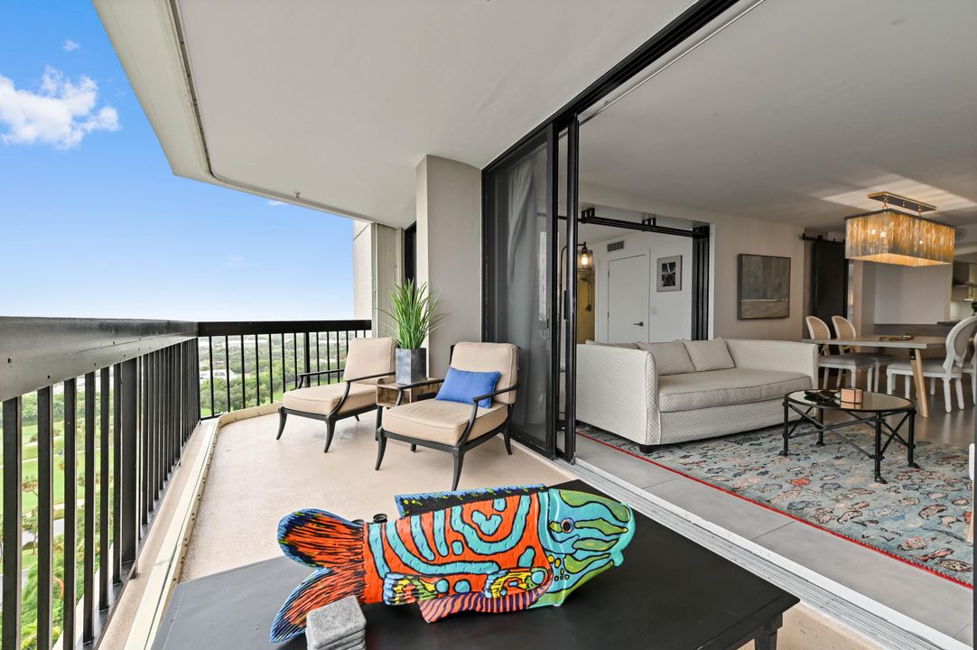 For Sale: $350,000 (2 beds, 2 baths, 1294 Square Feet)