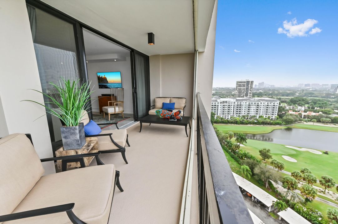 For Sale: $350,000 (2 beds, 2 baths, 1294 Square Feet)