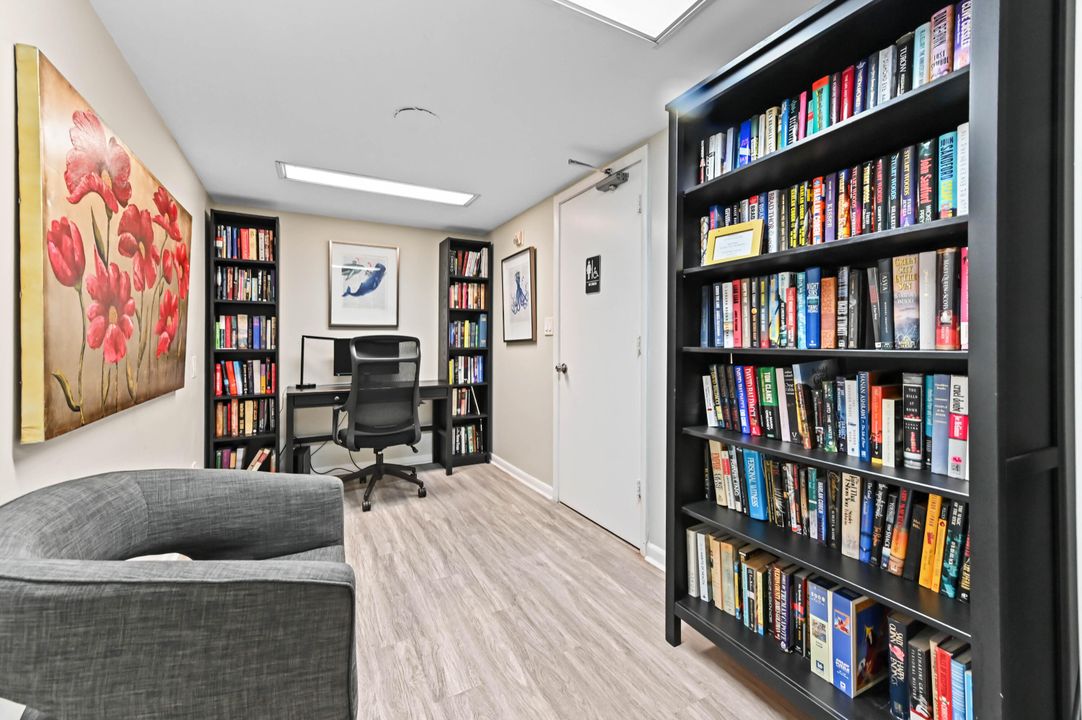 For Sale: $350,000 (2 beds, 2 baths, 1294 Square Feet)