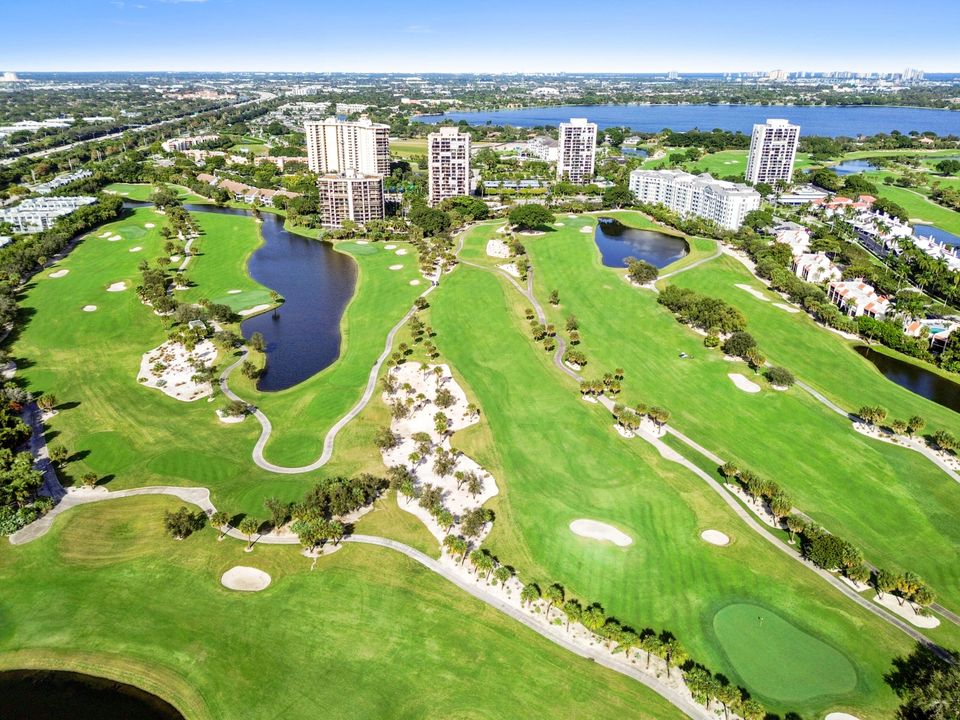 For Sale: $350,000 (2 beds, 2 baths, 1294 Square Feet)