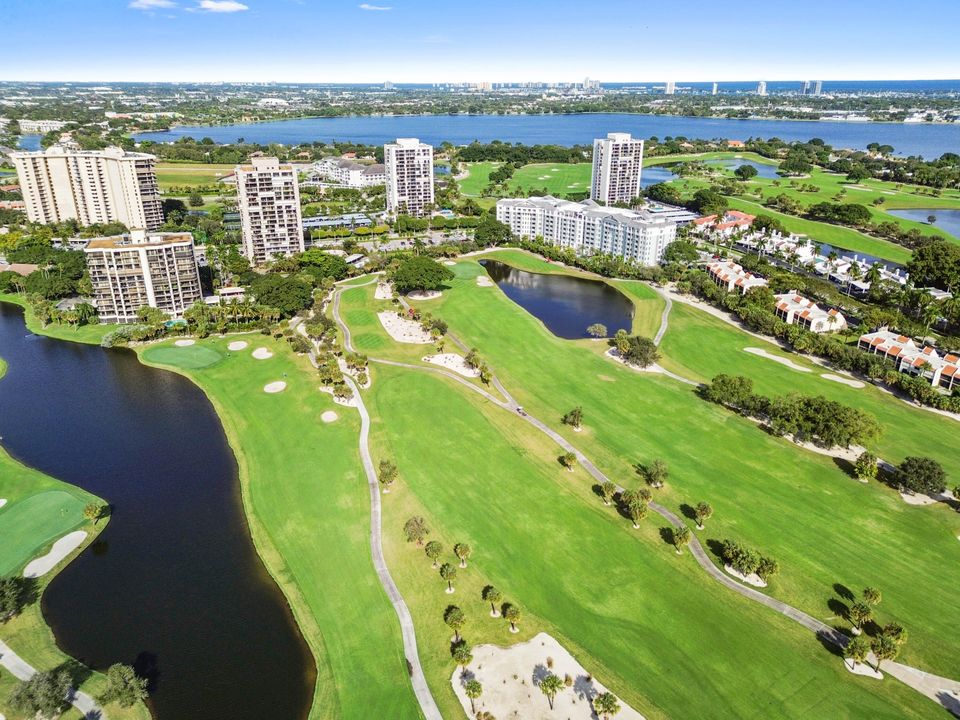 For Sale: $350,000 (2 beds, 2 baths, 1294 Square Feet)