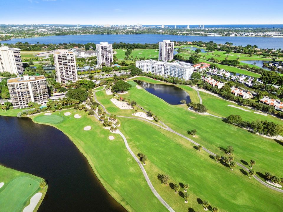 For Sale: $350,000 (2 beds, 2 baths, 1294 Square Feet)