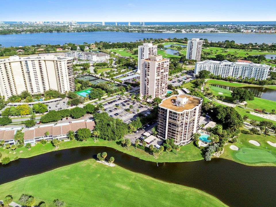 For Sale: $350,000 (2 beds, 2 baths, 1294 Square Feet)