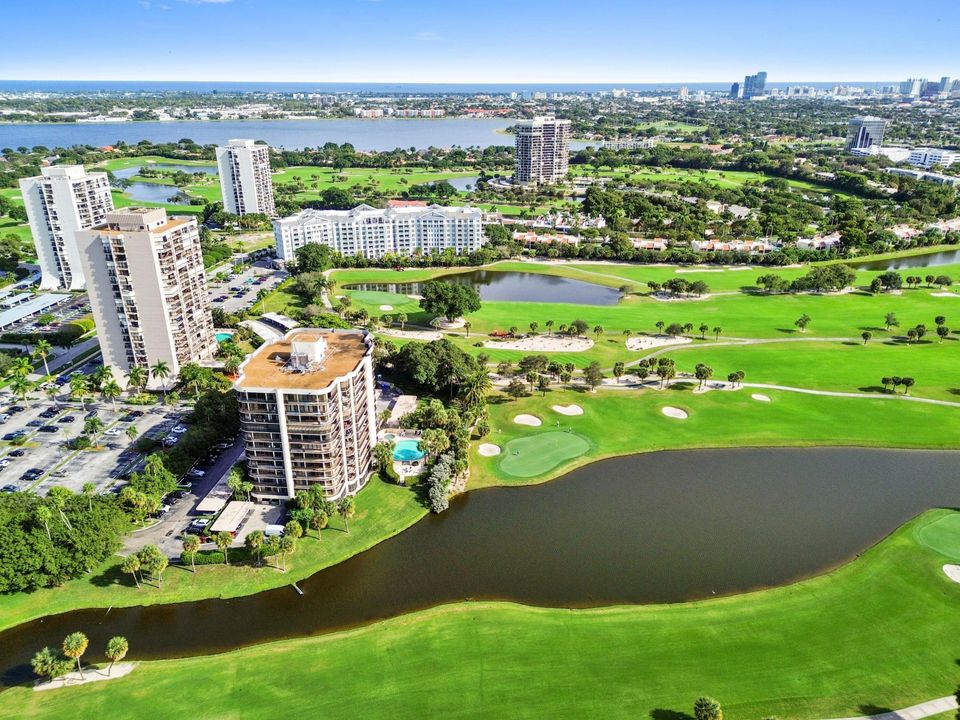 For Sale: $350,000 (2 beds, 2 baths, 1294 Square Feet)