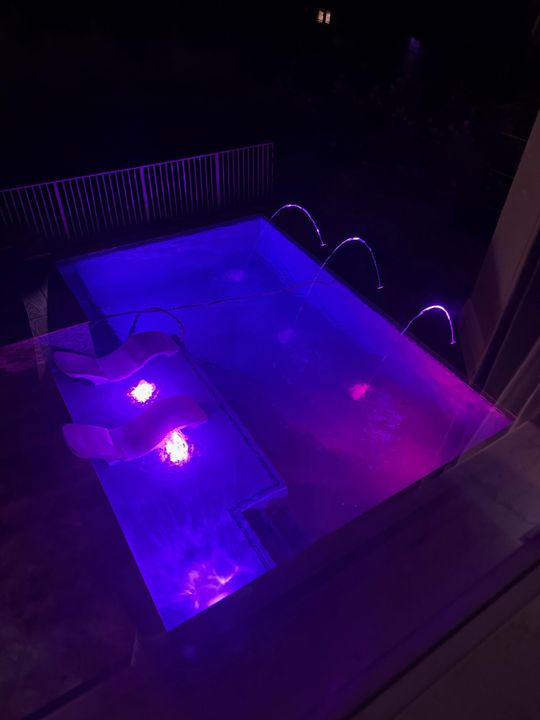 合同活跃: $675,000 (4 贝兹, 2 浴室, 2558 平方英尺)