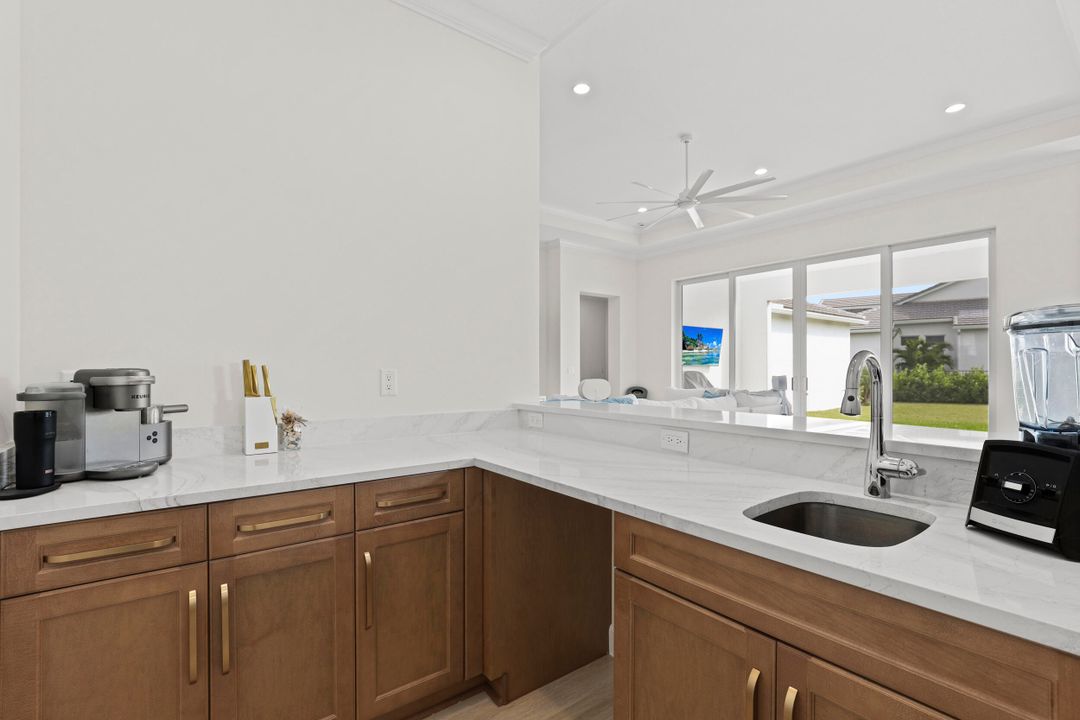 待售: $1,160,000 (4 贝兹, 3 浴室, 3320 平方英尺)