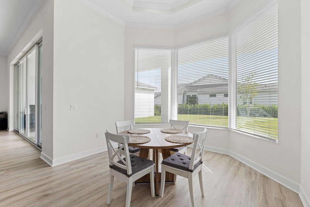 待售: $1,160,000 (4 贝兹, 3 浴室, 3320 平方英尺)