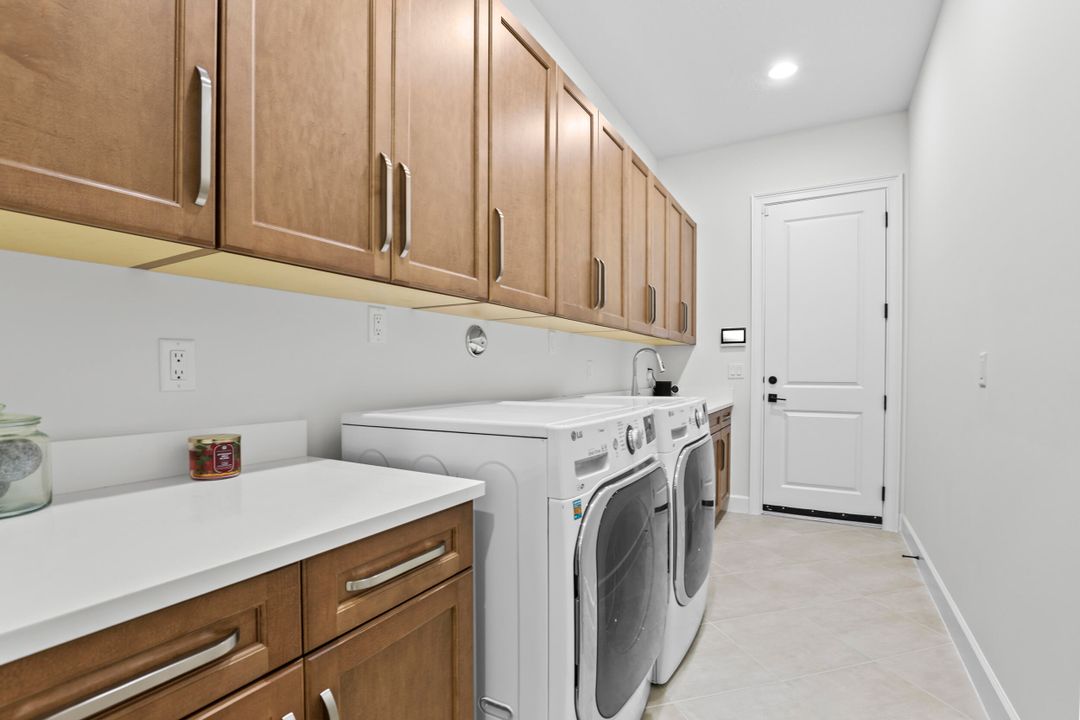 待售: $1,160,000 (4 贝兹, 3 浴室, 3320 平方英尺)