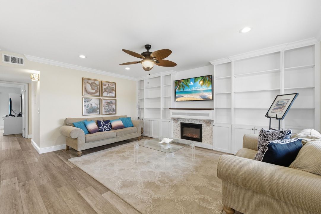 待售: $159,900 (2 贝兹, 2 浴室, 910 平方英尺)