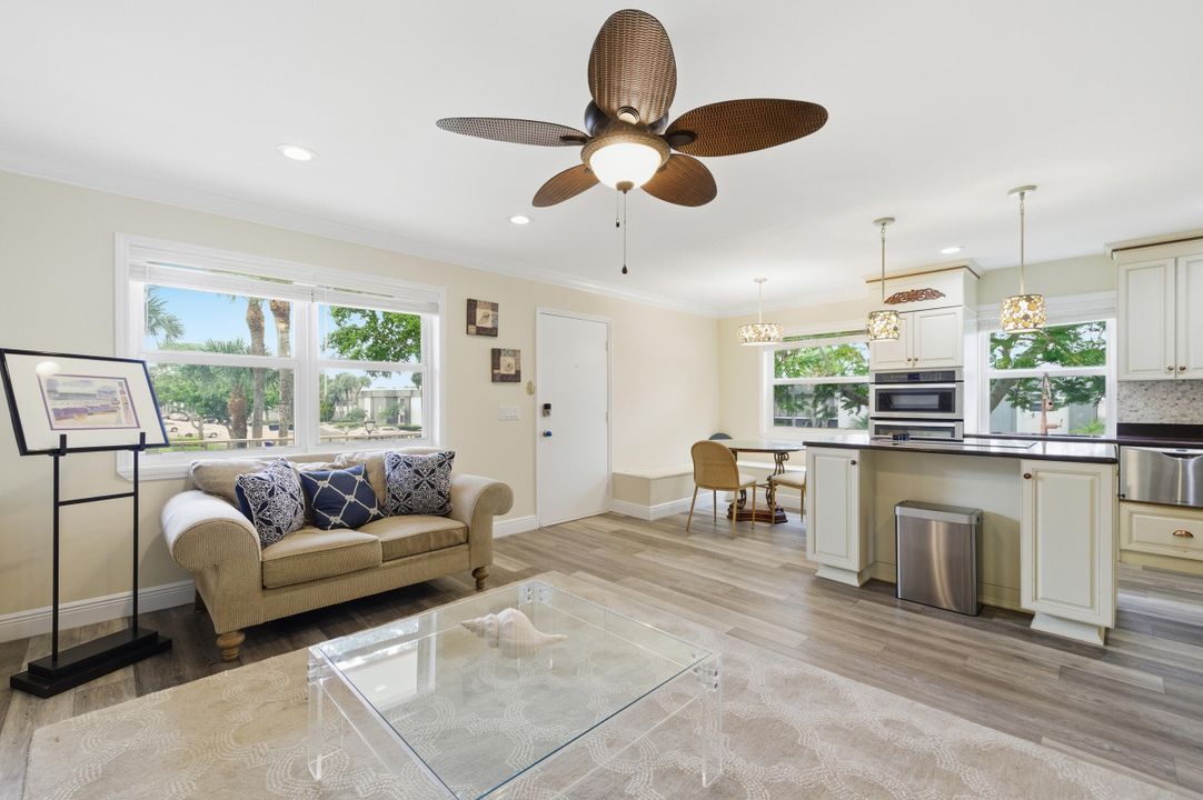 待售: $159,900 (2 贝兹, 2 浴室, 910 平方英尺)