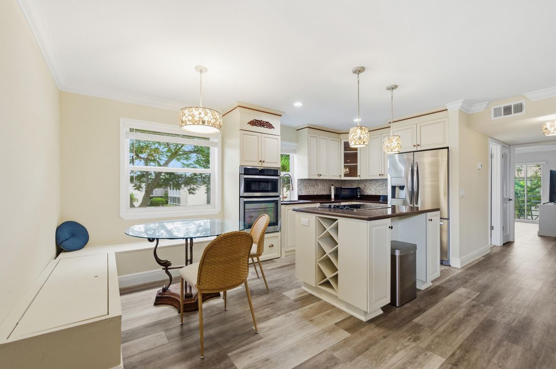 待售: $159,900 (2 贝兹, 2 浴室, 910 平方英尺)