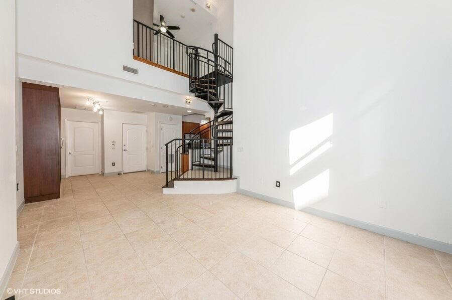 For Rent: $2,875 (1 beds, 1 baths, 816 Square Feet)