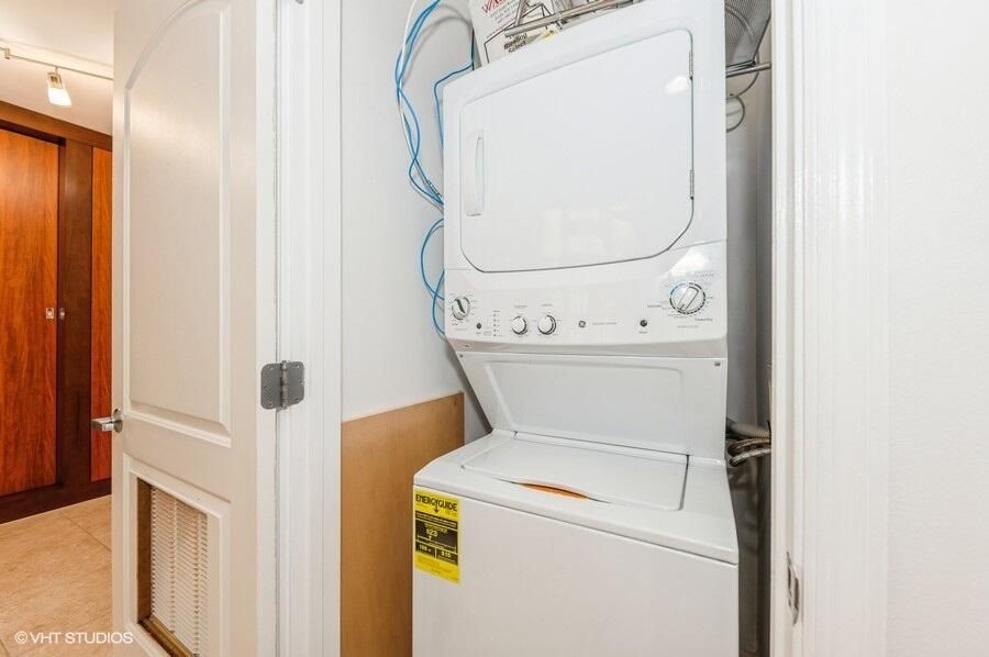 For Rent: $2,875 (1 beds, 1 baths, 816 Square Feet)