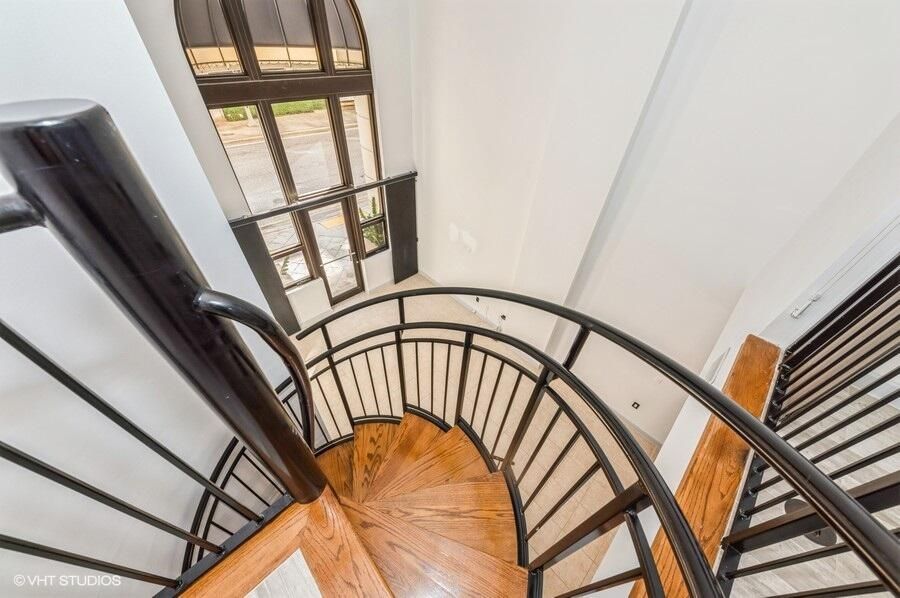 For Rent: $2,875 (1 beds, 1 baths, 816 Square Feet)