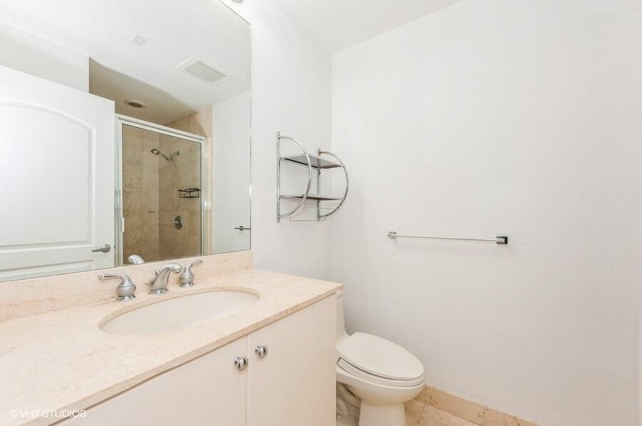 For Rent: $2,875 (1 beds, 1 baths, 816 Square Feet)