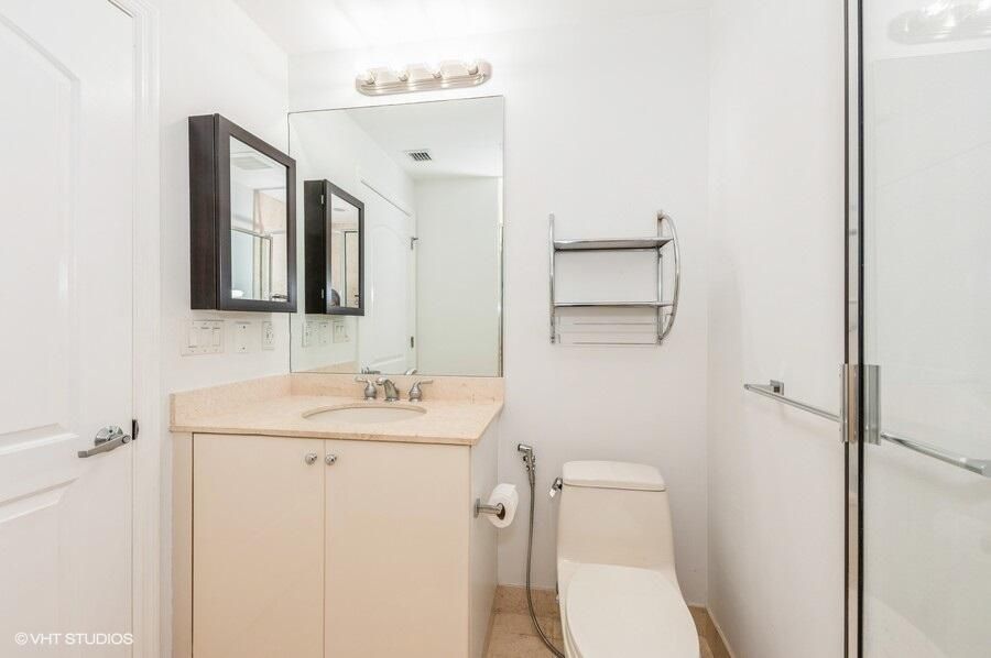 For Rent: $2,875 (1 beds, 1 baths, 816 Square Feet)