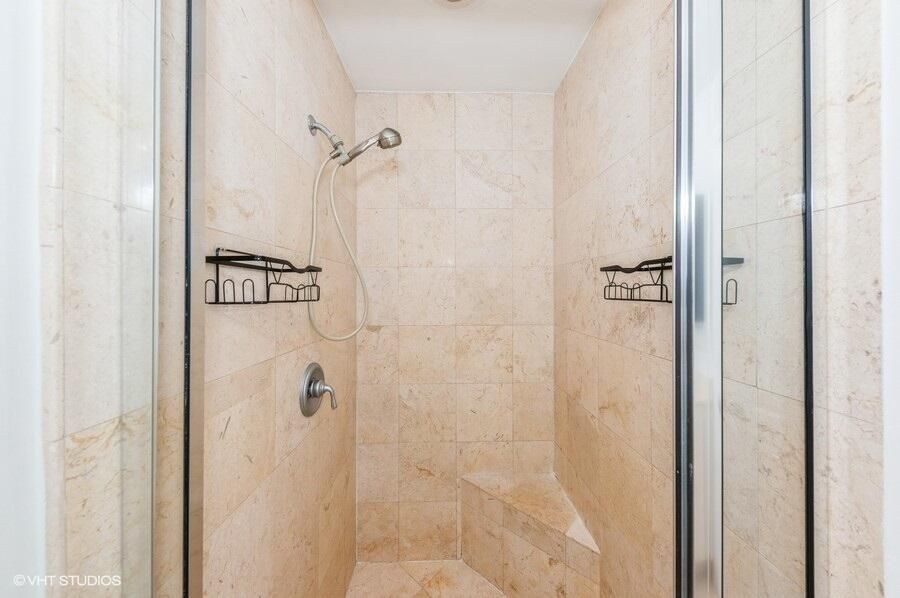 For Rent: $2,875 (1 beds, 1 baths, 816 Square Feet)