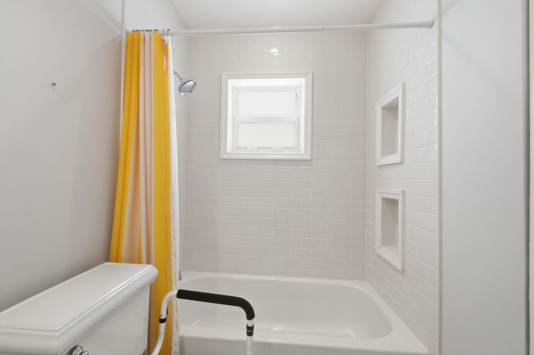 待售: $159,900 (2 贝兹, 2 浴室, 910 平方英尺)