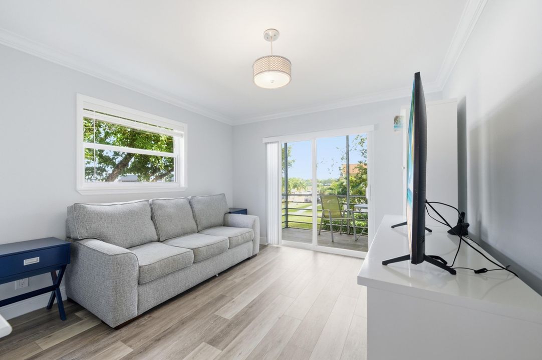 待售: $159,900 (2 贝兹, 2 浴室, 910 平方英尺)