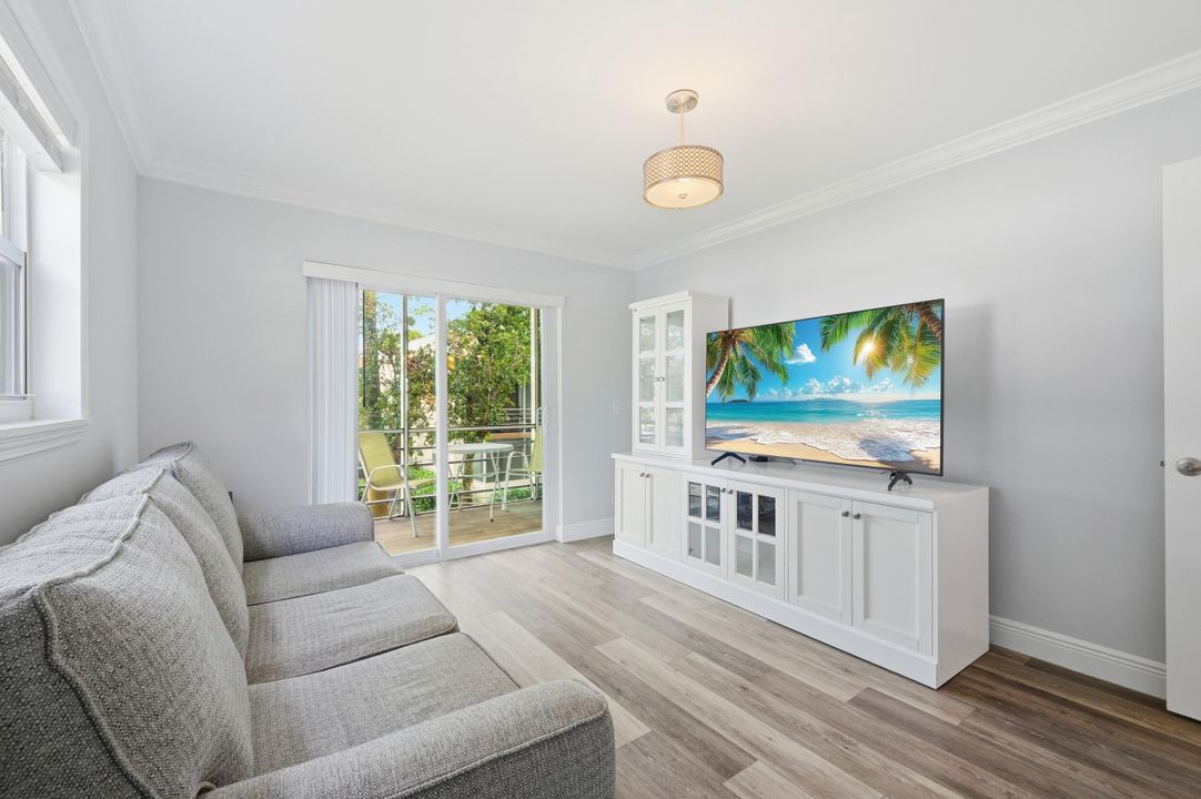 待售: $159,900 (2 贝兹, 2 浴室, 910 平方英尺)