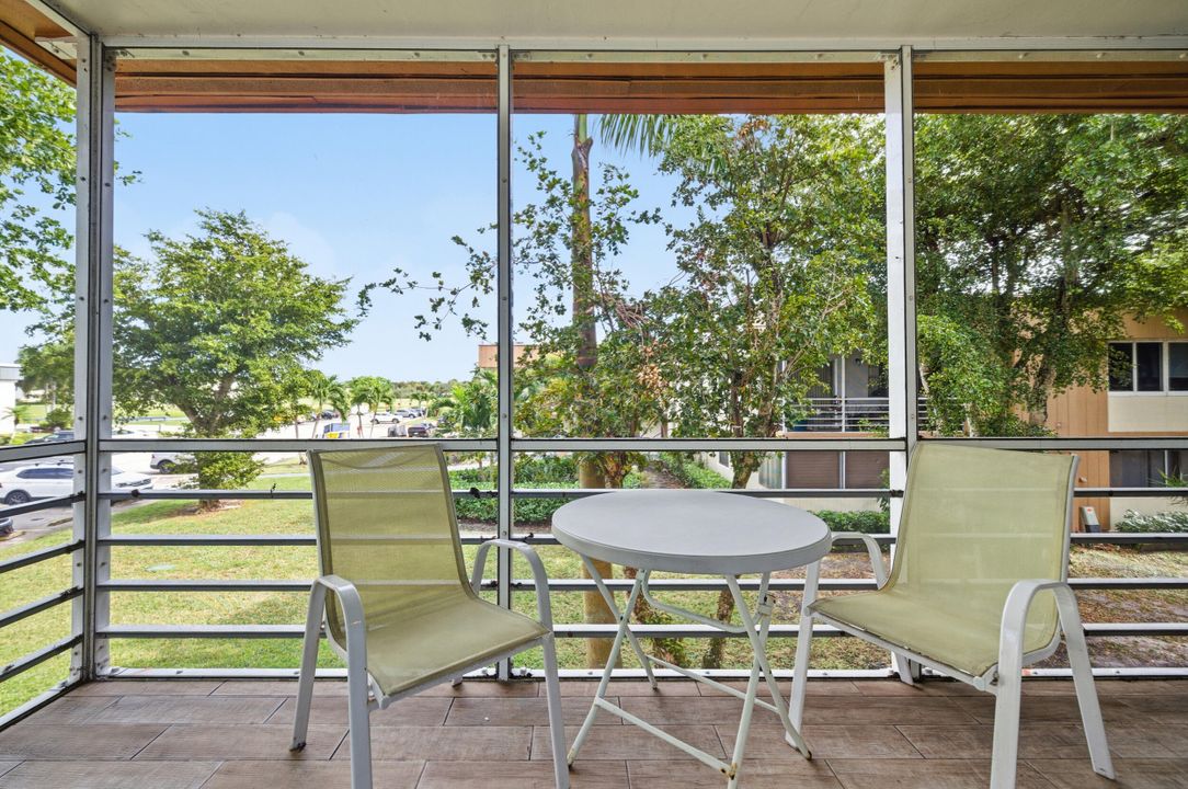 待售: $159,900 (2 贝兹, 2 浴室, 910 平方英尺)