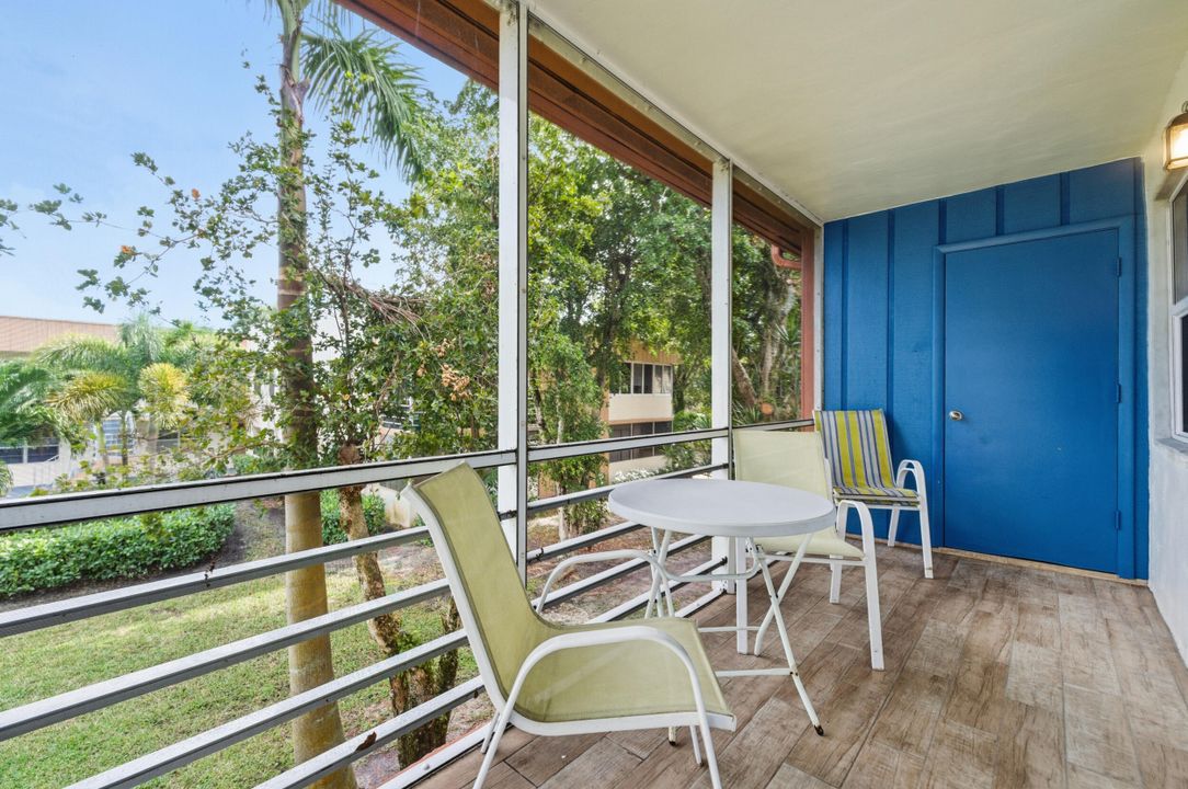 待售: $159,900 (2 贝兹, 2 浴室, 910 平方英尺)