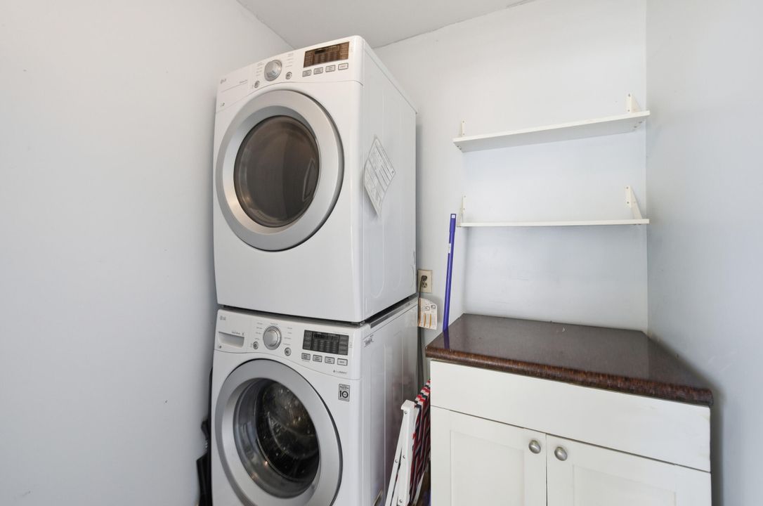 待售: $159,900 (2 贝兹, 2 浴室, 910 平方英尺)