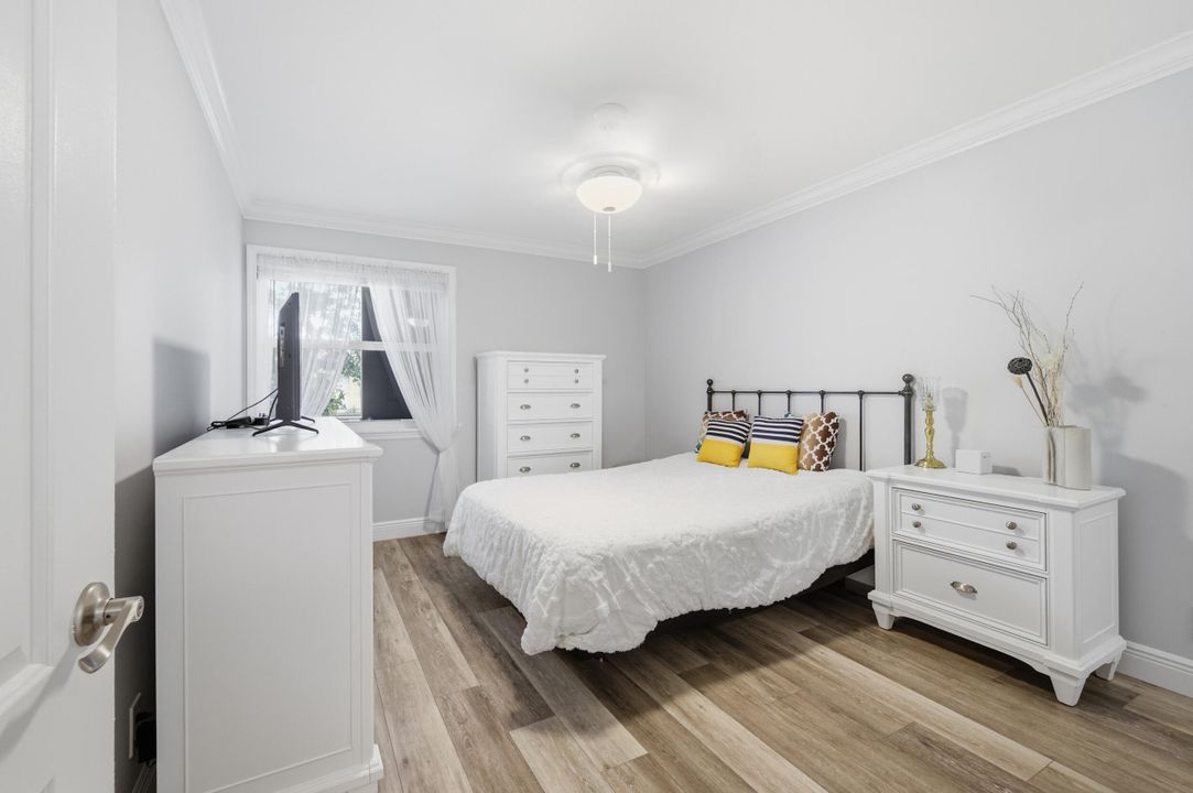 待售: $159,900 (2 贝兹, 2 浴室, 910 平方英尺)