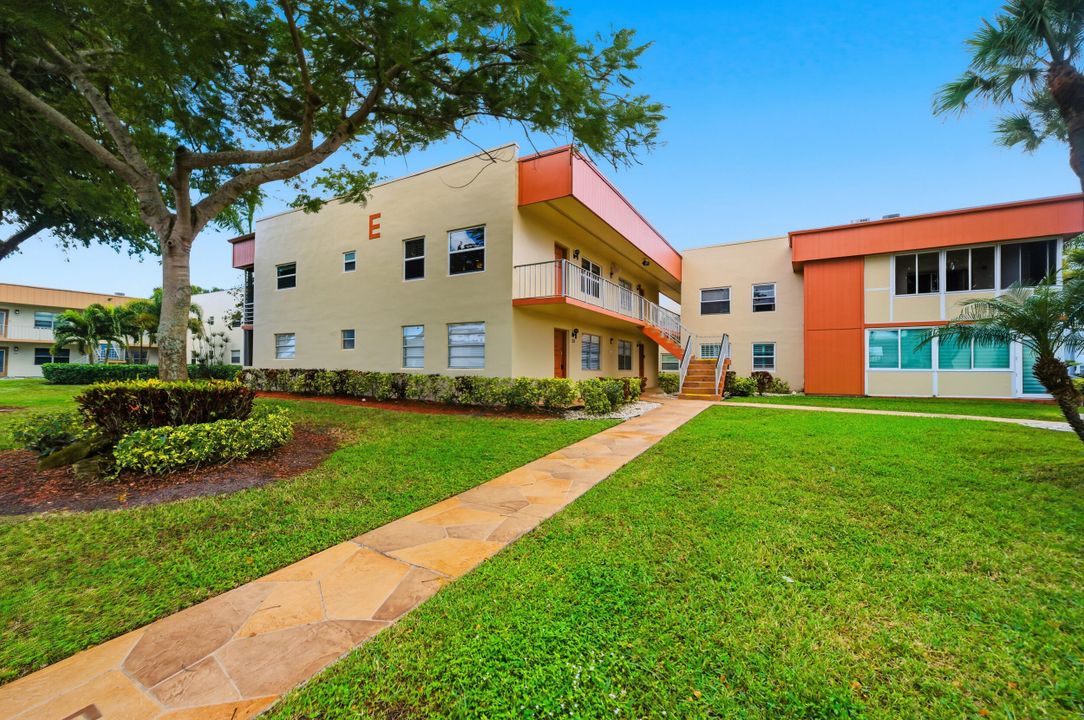 待售: $159,900 (2 贝兹, 2 浴室, 910 平方英尺)