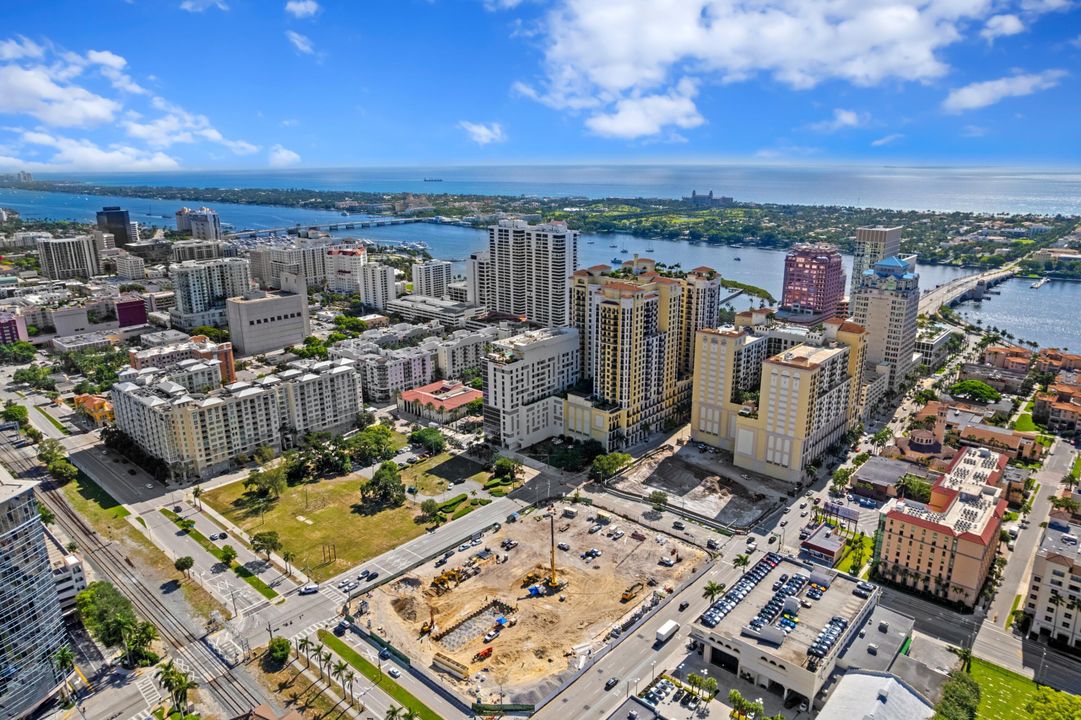 For Rent: $2,875 (1 beds, 1 baths, 816 Square Feet)