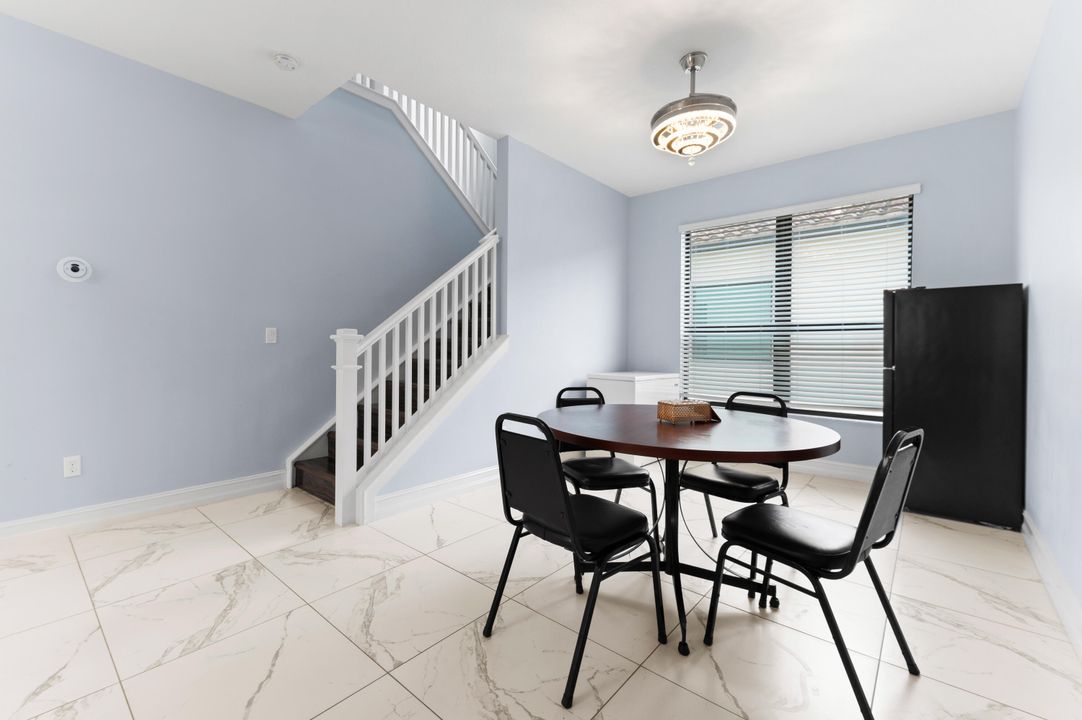 For Sale: $999,000 (5 beds, 3 baths, 2879 Square Feet)